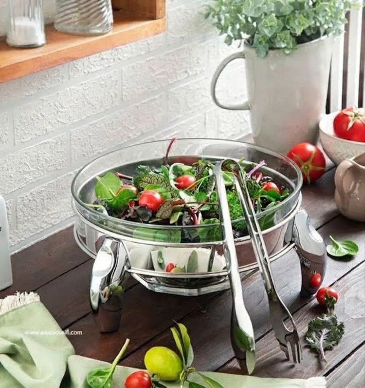 سوفله خوری سالاد استیل کروم منتیا مدل پافیلی با انبر سالاد و کاسه پیرکس